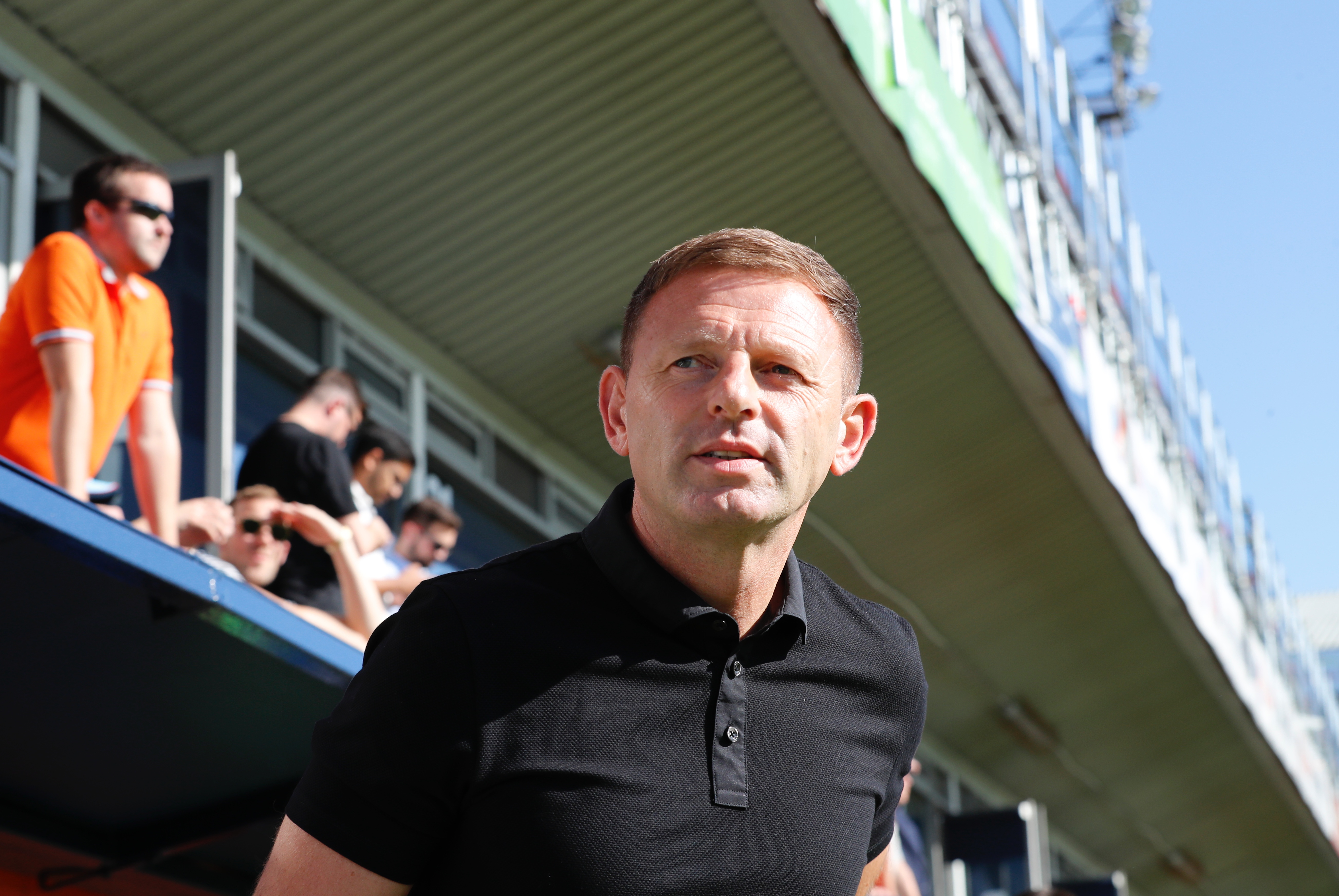Jones tells Luton to ’embrace’ Leicester cup challenge - The Lutonian