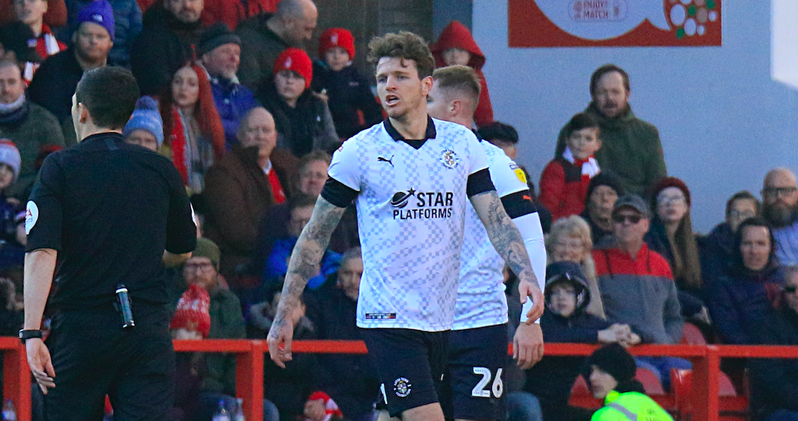 Jones delighted to have ‘specialist defensive midfield player’ Rea back ...