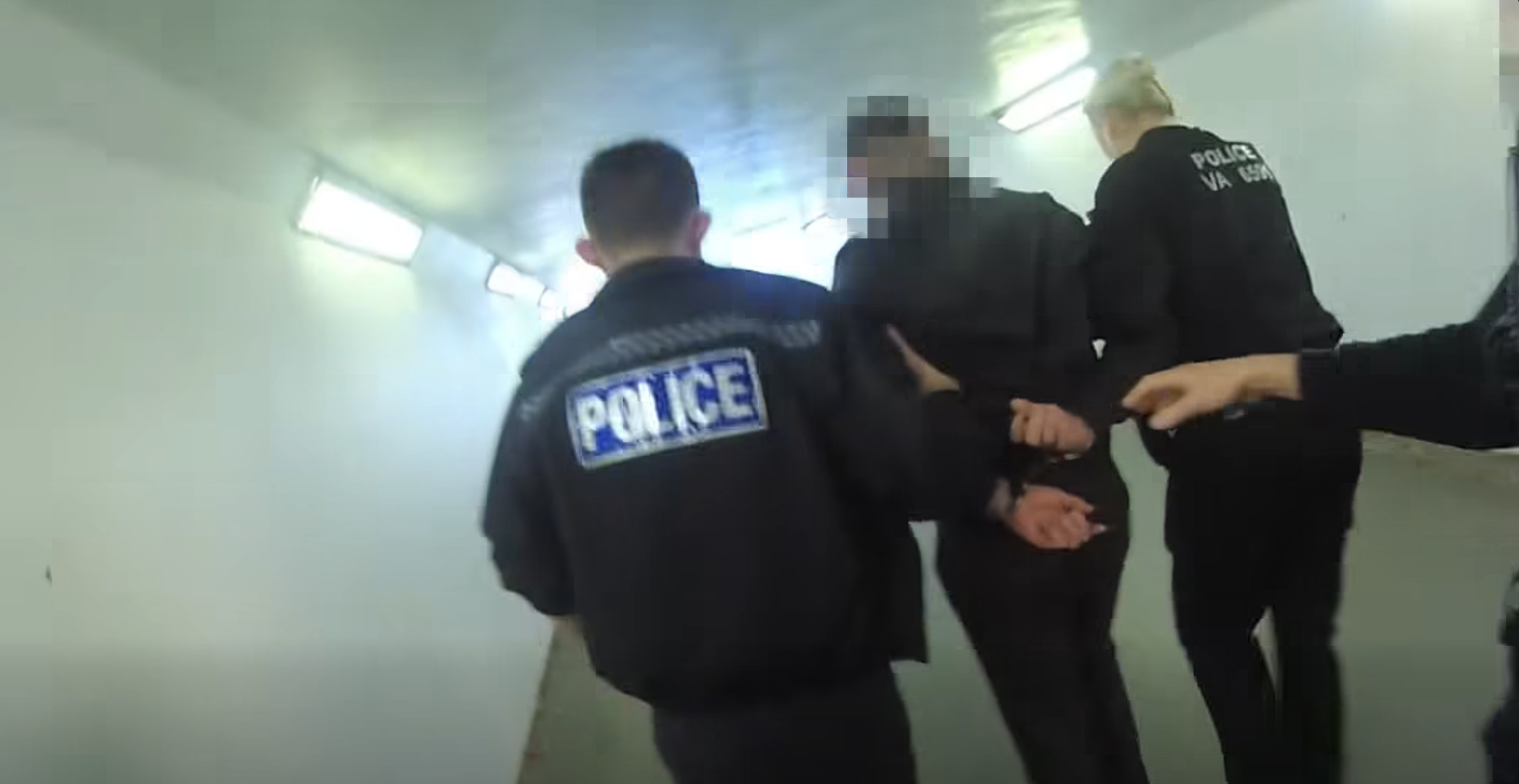 Watch the moment a man is arrested in Luton for gun offences after ...